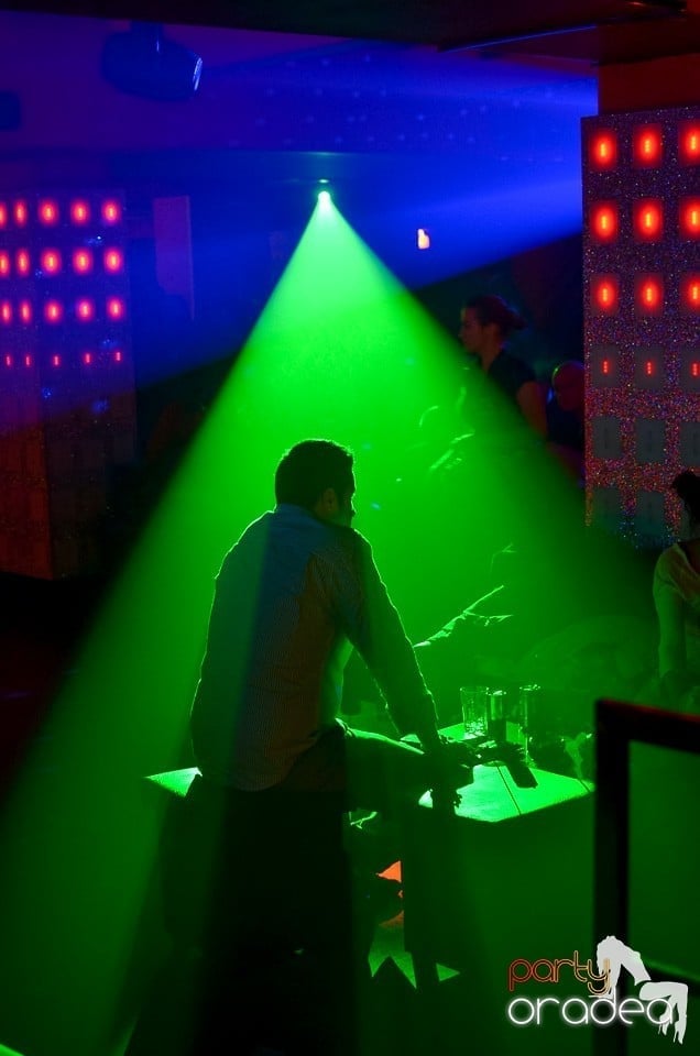 Nicoleta Guţă în Club Life,