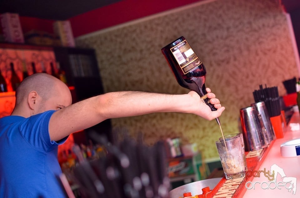 Nicoleta Guţă în Club Life,
