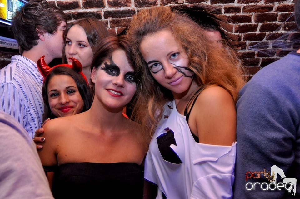 NMD Halloween Party în Club Escape,