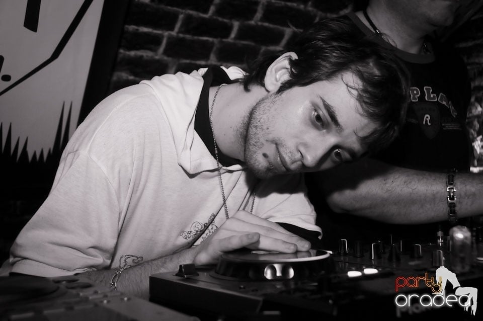 NMD Party în Escape, 