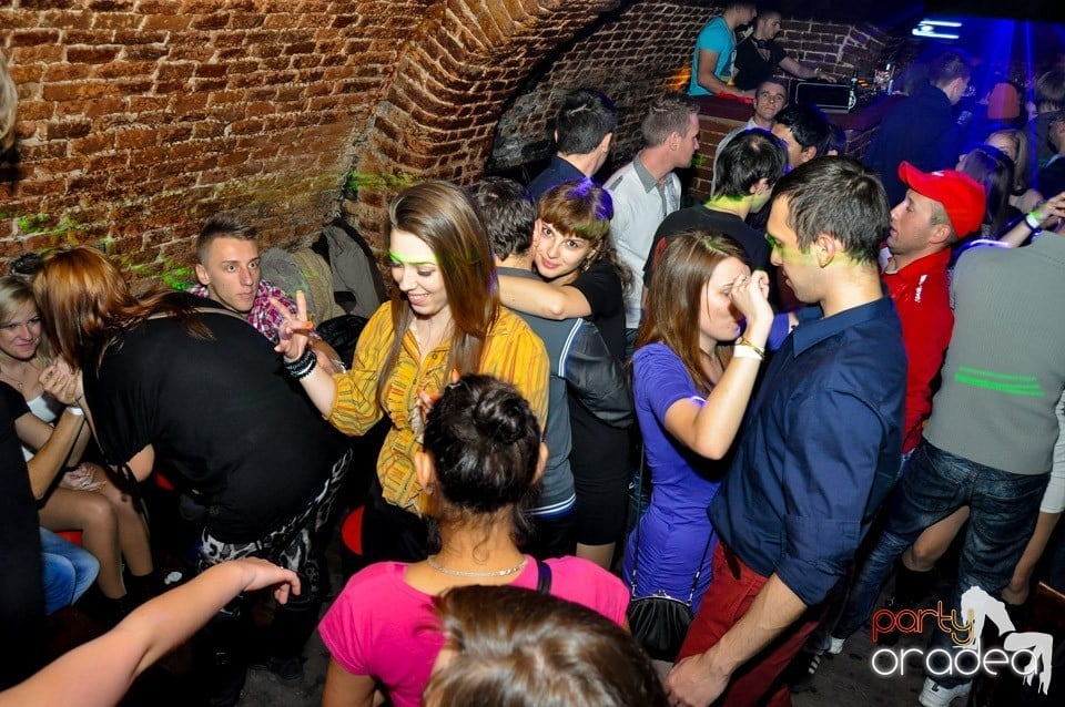 NMD Student's Party cu DJ Dewil în Escape, 