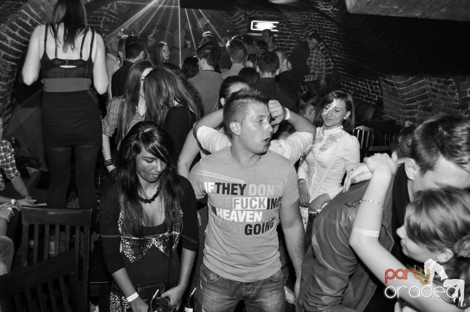 NMD Student's Party cu DJ Dewil în Escape, 