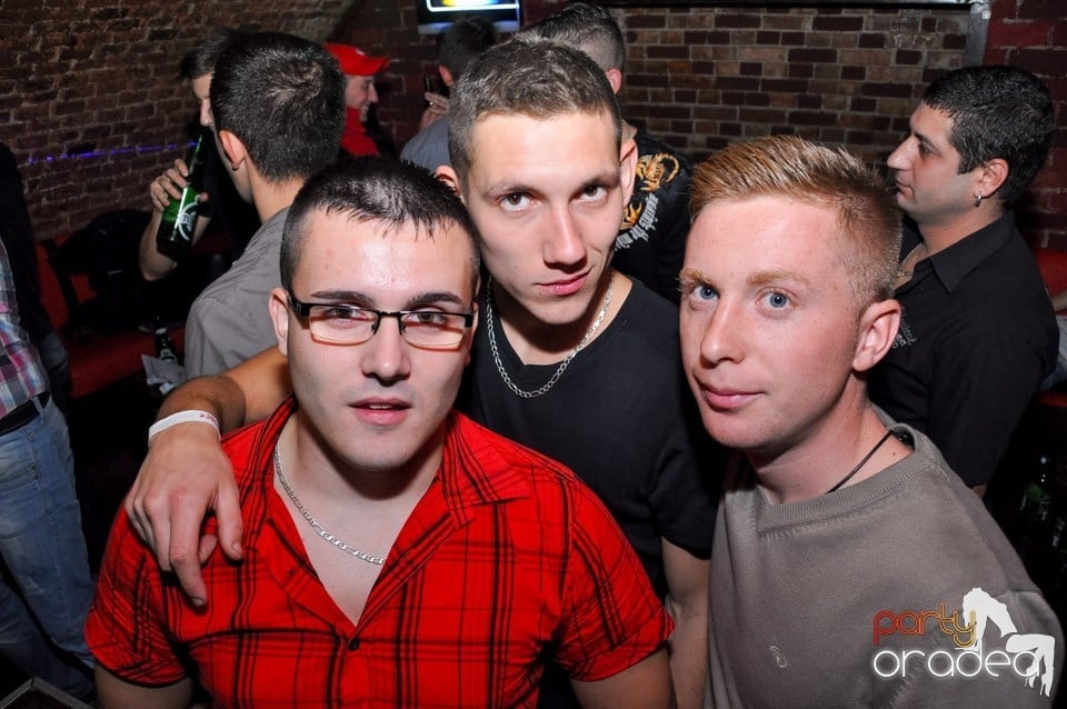 NMD Student's Party cu DJ Dewil în Escape, 