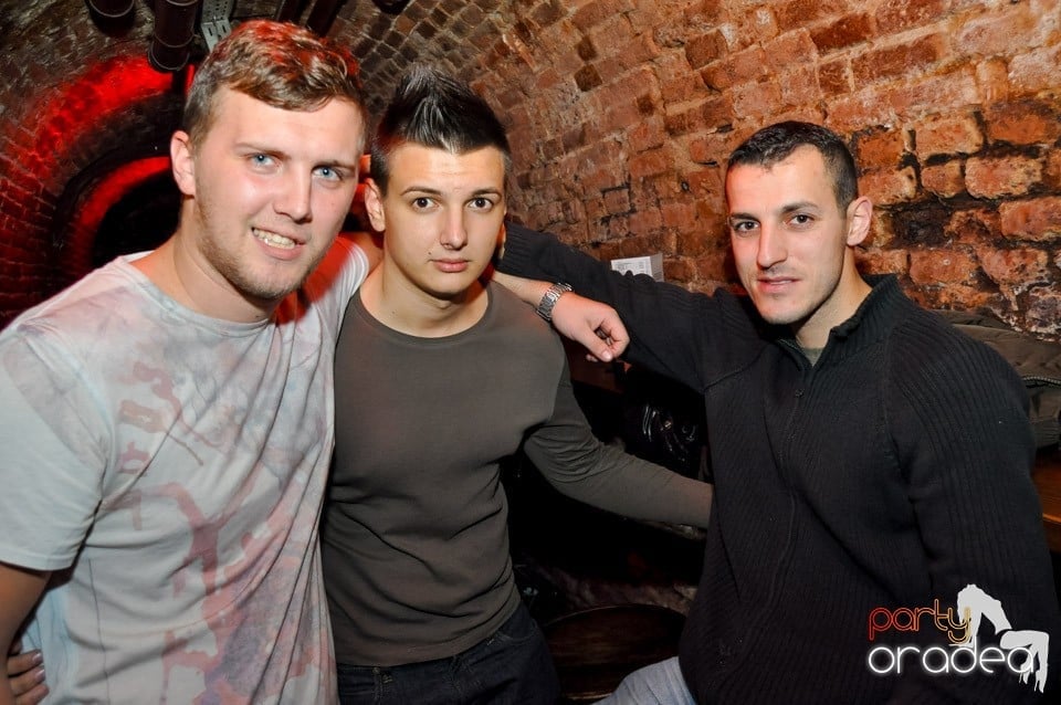 NMD Student's Party cu DJ Dewil în Escape, 