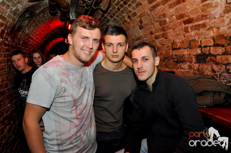 NMD Student's Party cu DJ Dewil în Escape, 