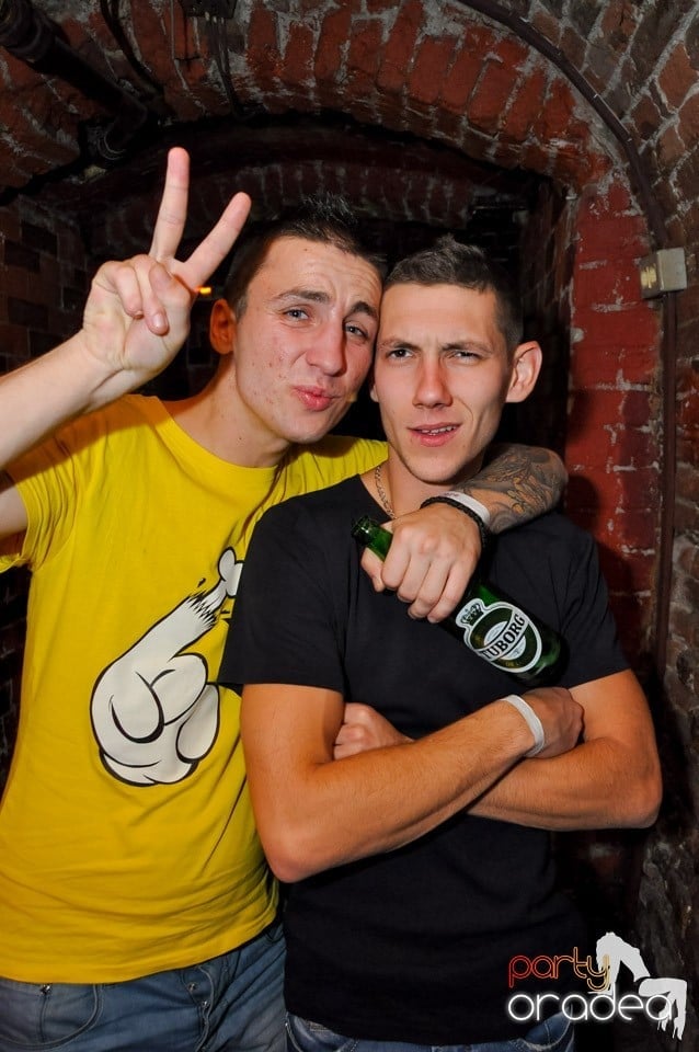 NMD Student's Party cu DJ Dewil în Escape, 