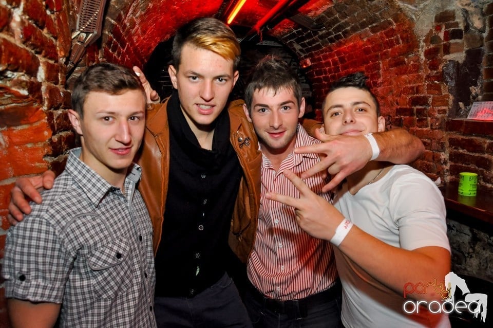 NMD Student's Party cu DJ Dewil în Escape, 