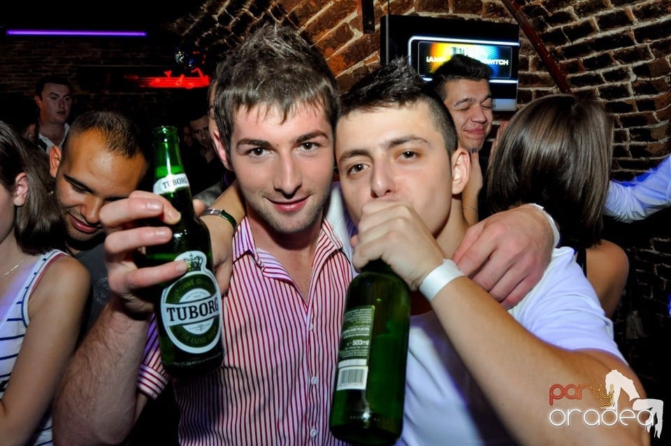 NMD Student's Party cu DJ Dewil în Escape, 