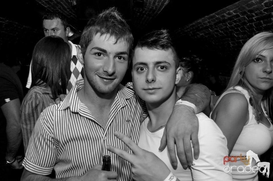 NMD Student's Party cu DJ Dewil în Escape, 