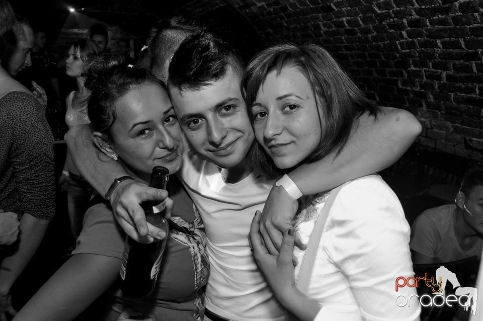 NMD Student's Party cu DJ Dewil în Escape, 