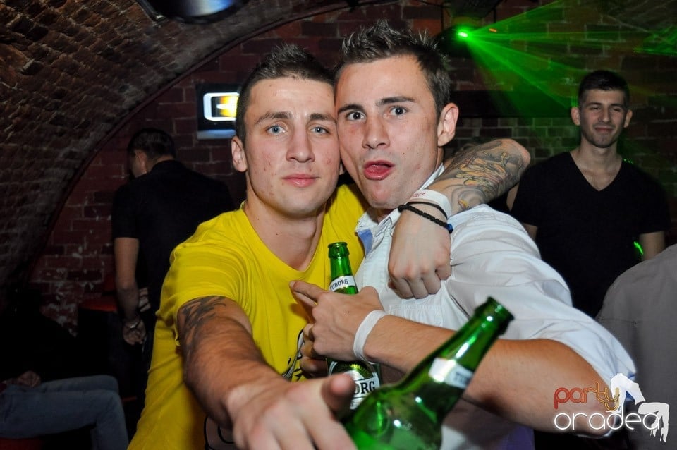 NMD Student's Party cu DJ Dewil în Escape, 