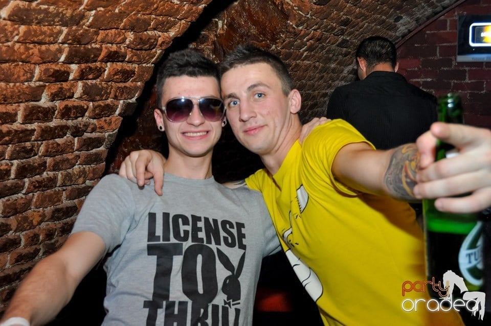 NMD Student's Party cu DJ Dewil în Escape, 