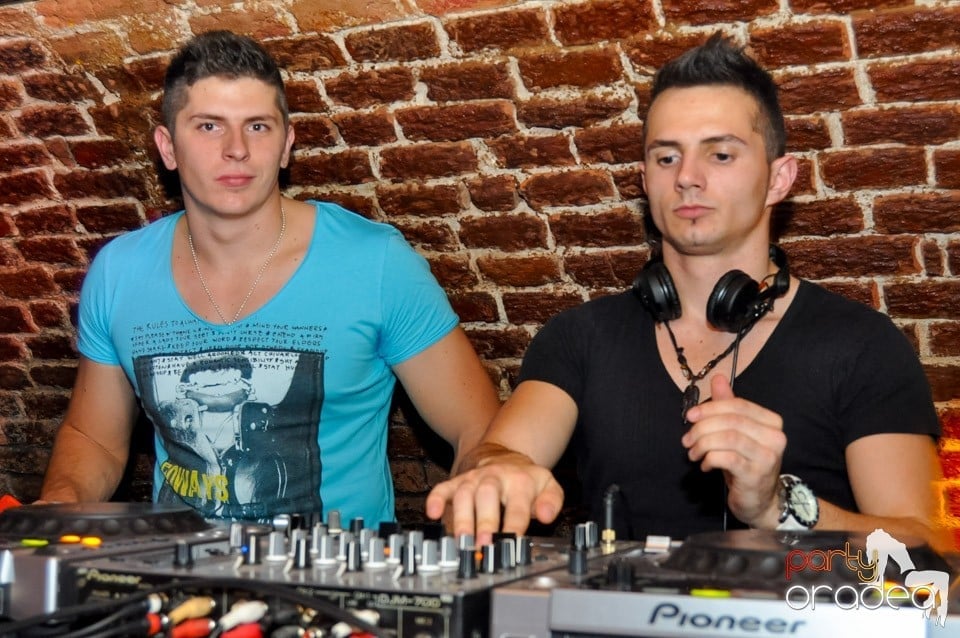 NMD Student's Party cu DJ Dewil în Escape, 