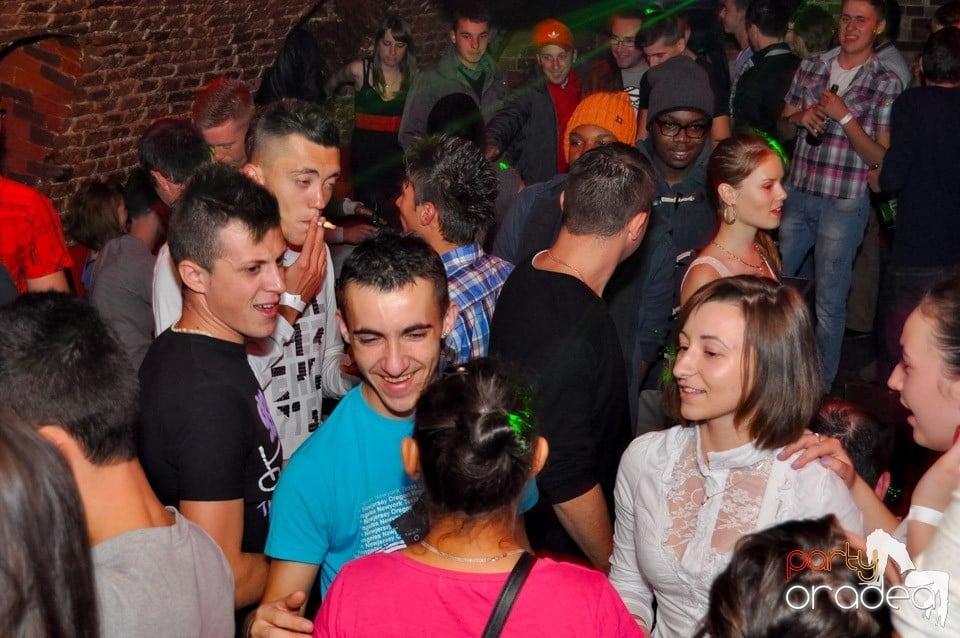 NMD Student's Party cu DJ Dewil în Escape, 