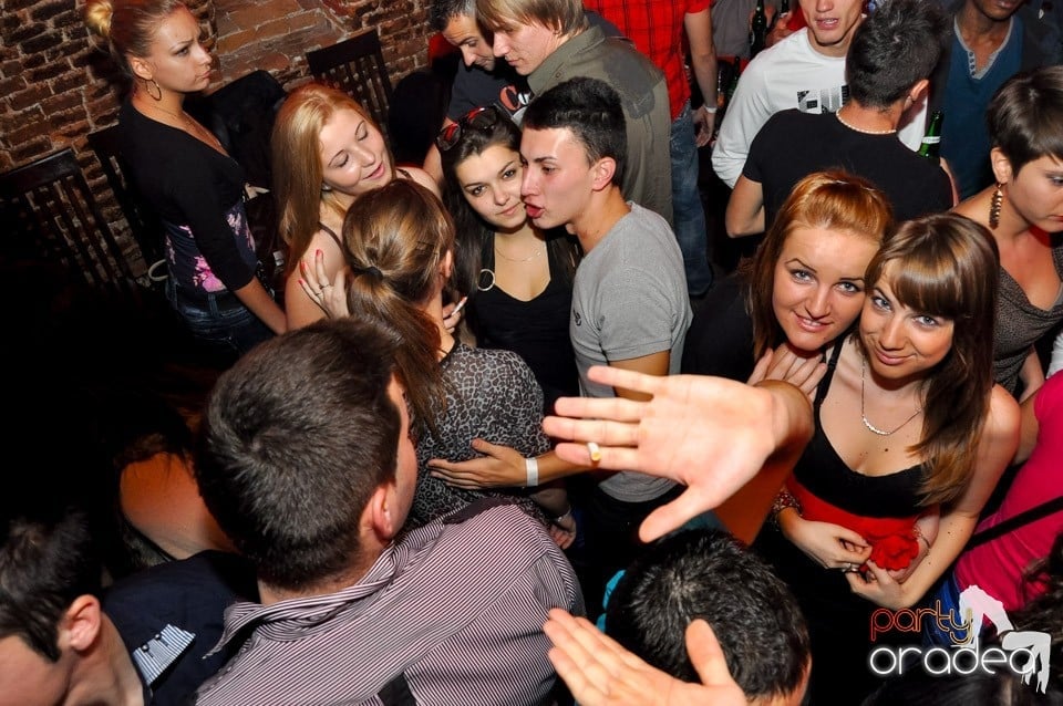 NMD Student's Party cu DJ Dewil în Escape, 