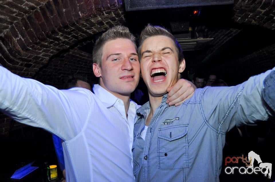 NMD Student's Party cu DJ Dewil în Escape, 