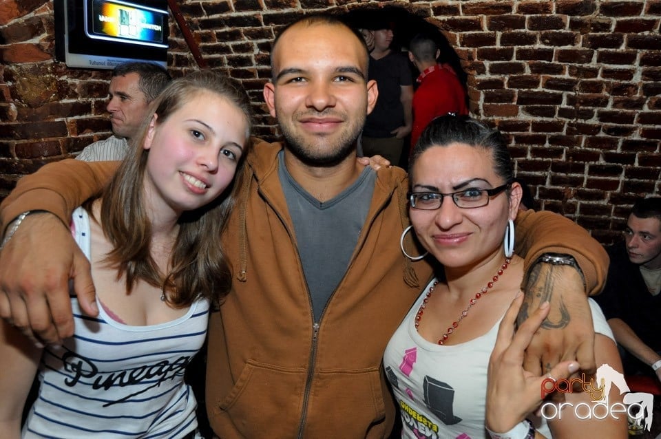 NMD Student's Party cu DJ Dewil în Escape, 