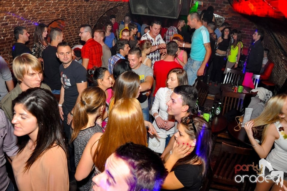 NMD Student's Party cu DJ Dewil în Escape, 