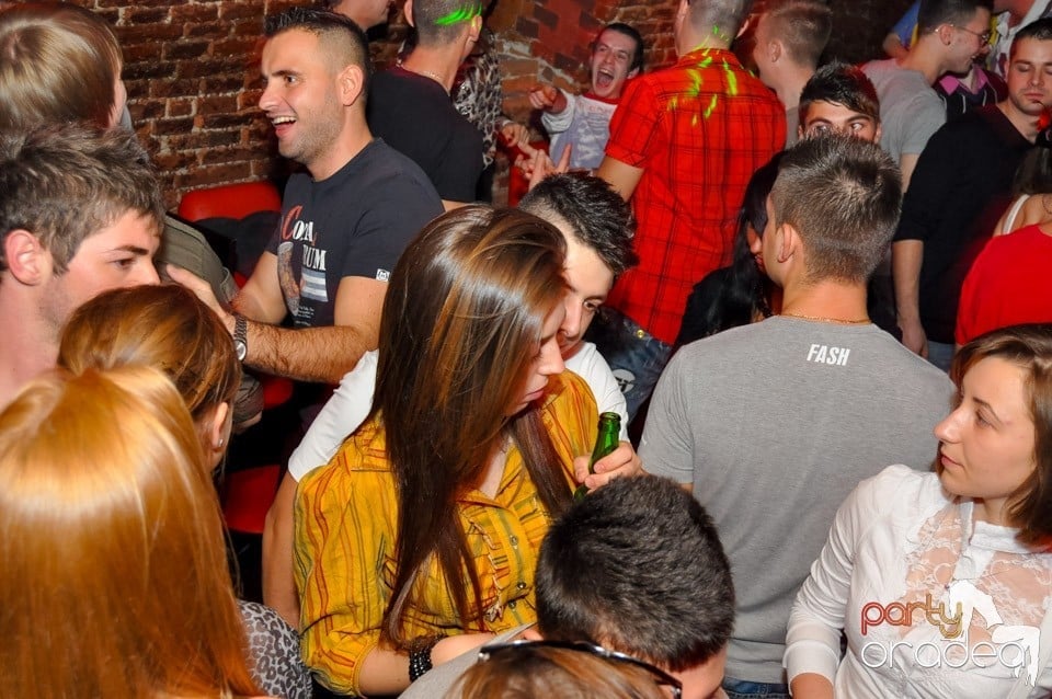 NMD Student's Party cu DJ Dewil în Escape, 