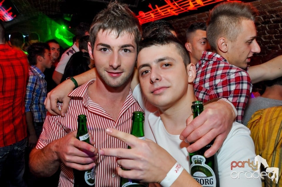 NMD Student's Party cu DJ Dewil în Escape, 