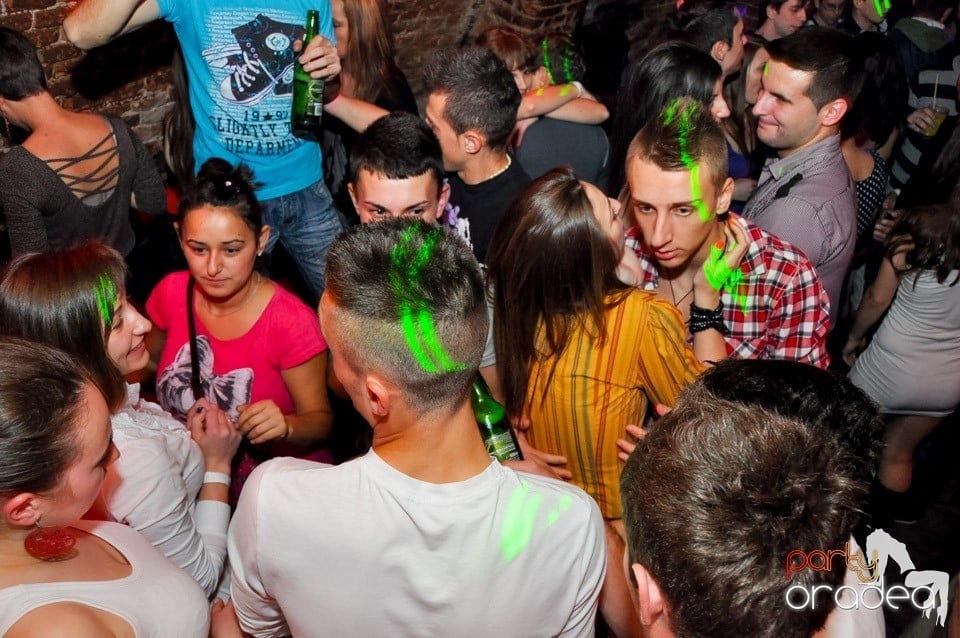 NMD Student's Party cu DJ Dewil în Escape, 