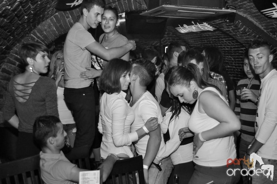 NMD Student's Party cu DJ Dewil în Escape, 