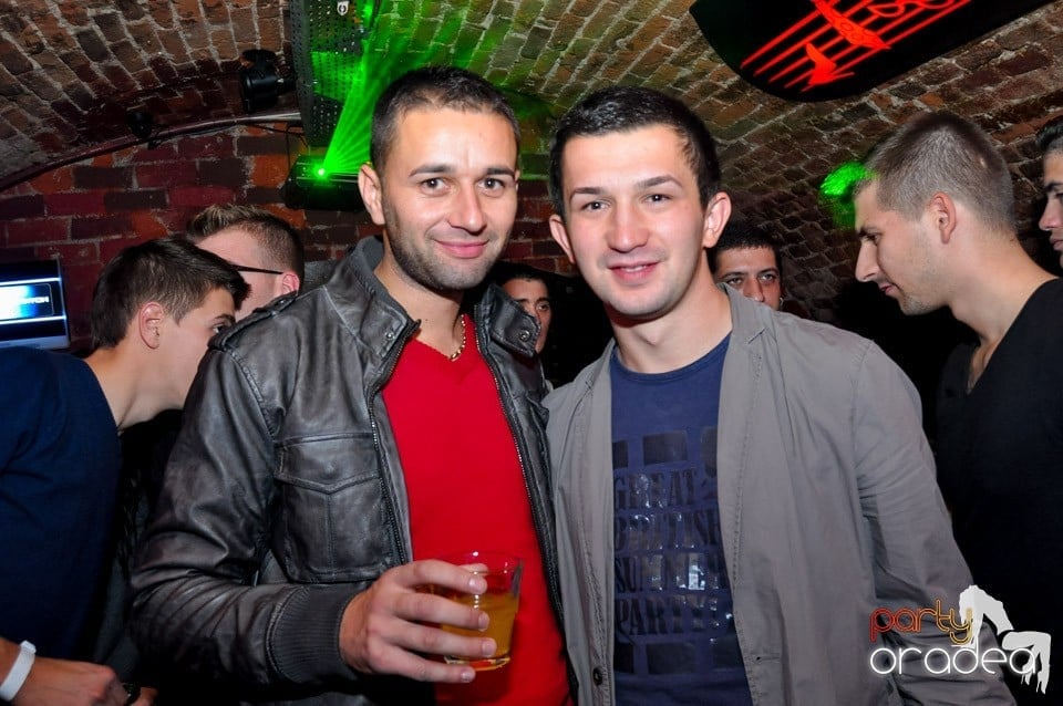 NMD Student's Party cu DJ Dewil în Escape, 