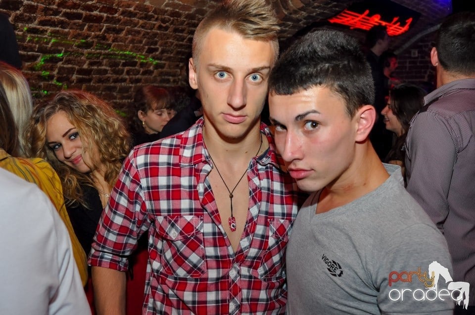 NMD Student's Party cu DJ Dewil în Escape, 