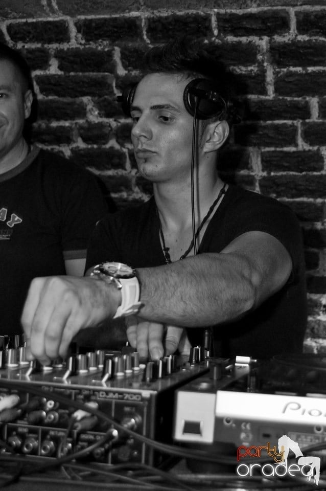 NMD Student's Party cu DJ Dewil în Escape, 