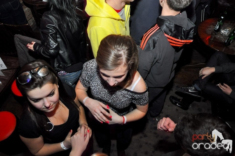 NMD Student's Party cu DJ Dewil în Escape, 