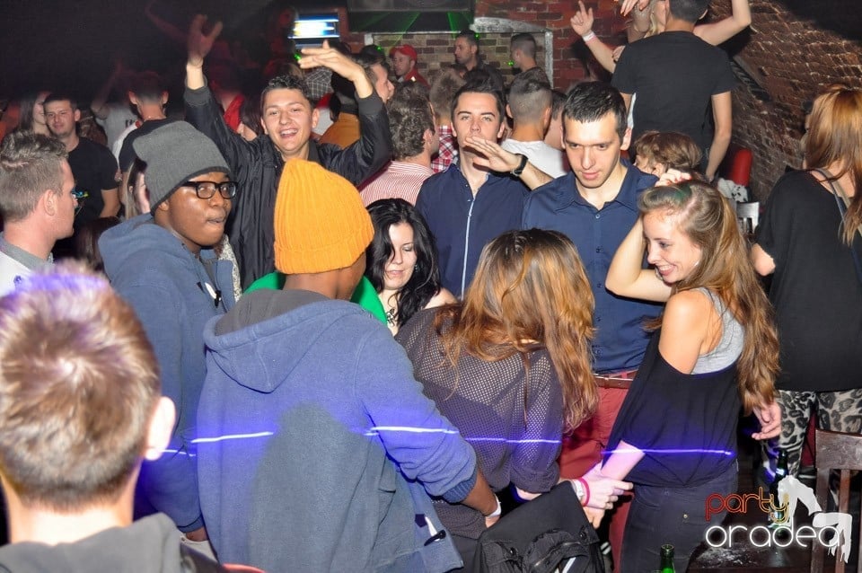 NMD Student's Party cu DJ Dewil în Escape, 