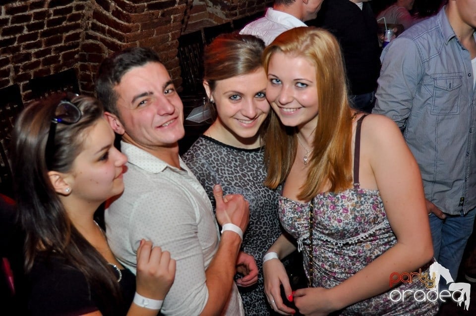 NMD Student's Party cu DJ Dewil în Escape, 