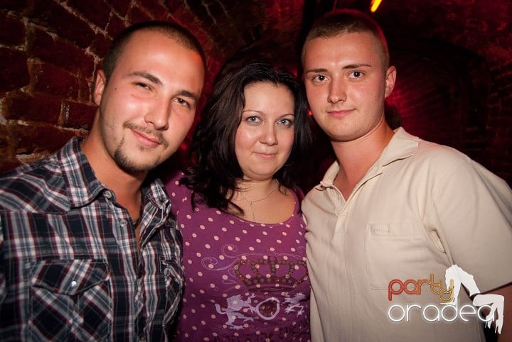 Noapte de distracţie în Escape, 