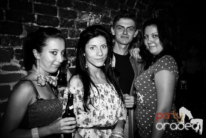 Noapte de distracţie în Escape, 