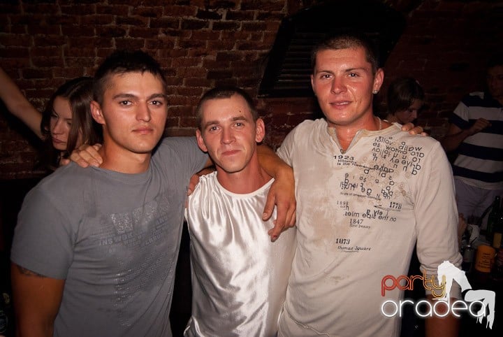 Noapte de distracţie în Escape, 