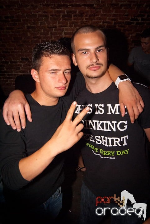 Noapte de distracţie în Escape, 