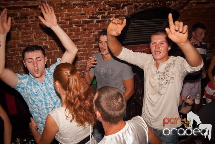 Noapte de distracţie în Escape, 