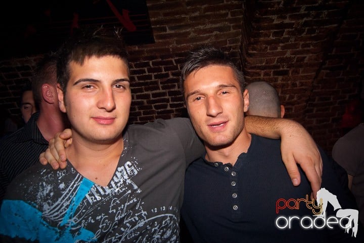 Noapte de distracţie în Escape, 