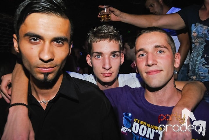 Non-Stop Party în Club Escape, 