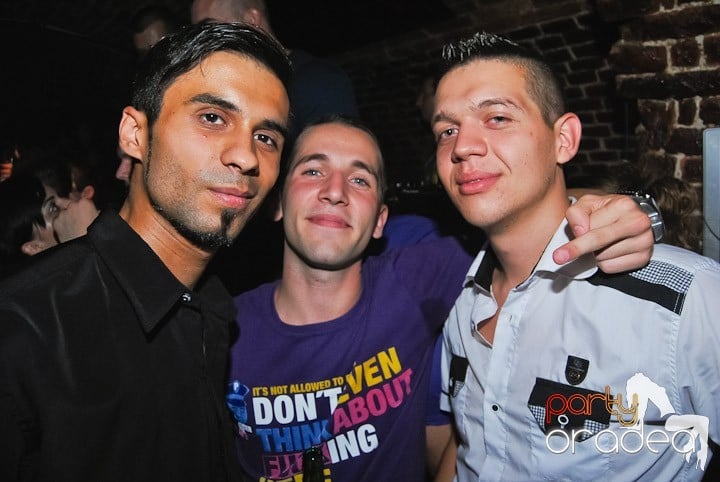 Non-Stop Party în Club Escape, 