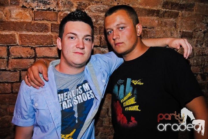 Non-Stop Party în Club Escape, 