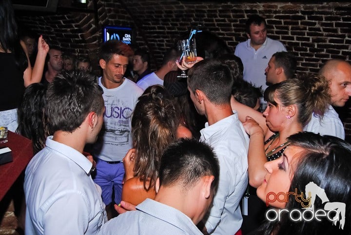 Non-Stop Party în Club Escape, 