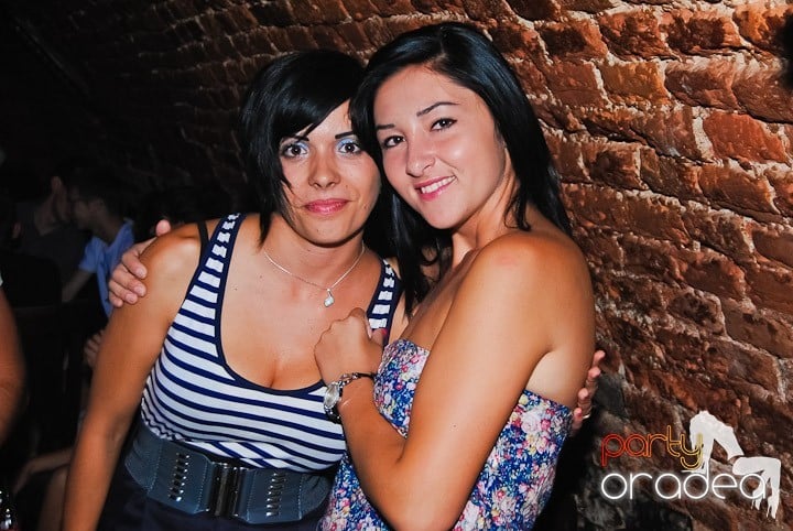 Non-Stop Party în Club Escape, 