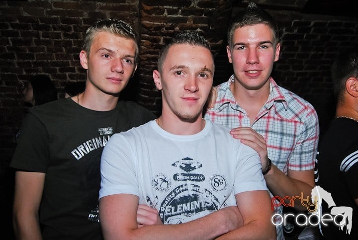 Non-Stop Party în Club Escape, 