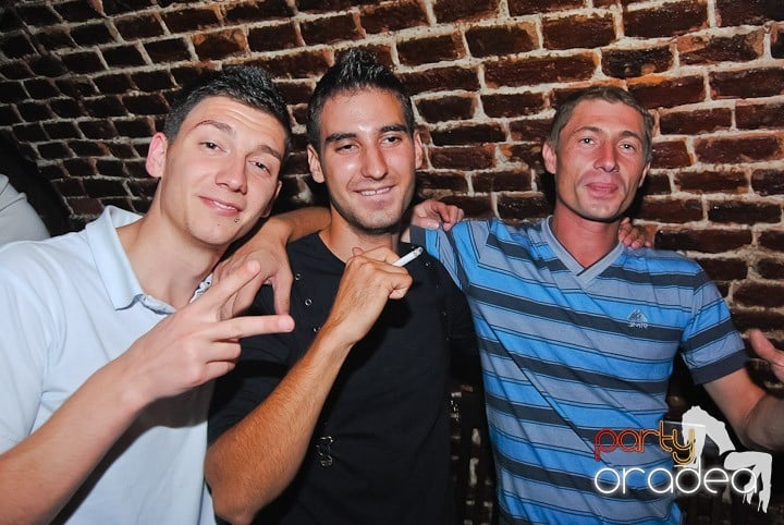 Non-Stop Party în Club Escape, 