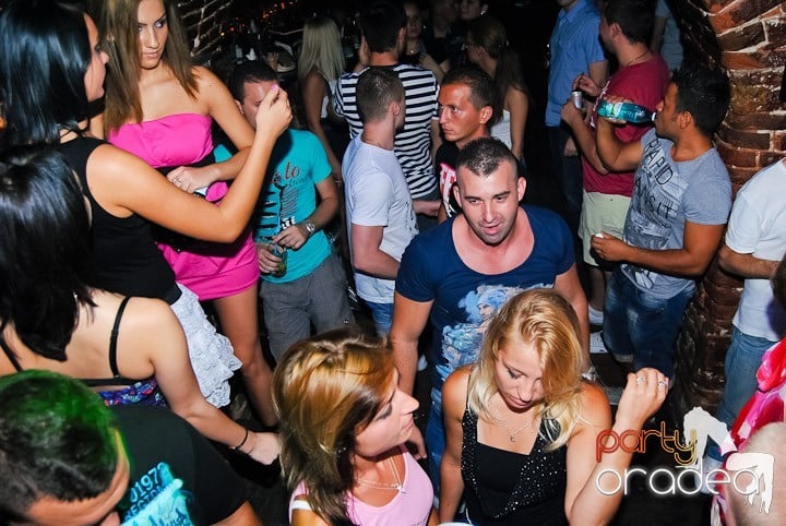 Non-Stop Party în Club Escape, 