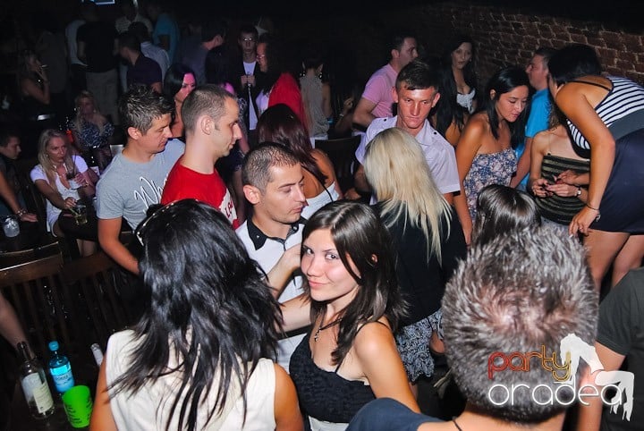 Non-Stop Party în Club Escape, 