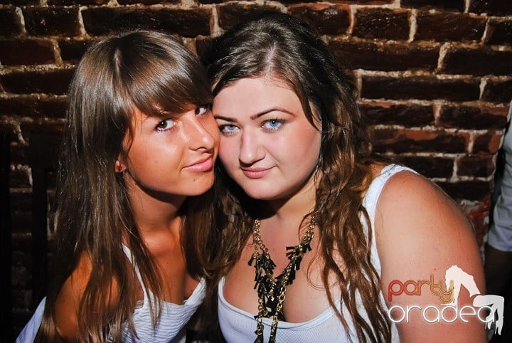 Non-Stop Party în Club Escape, 