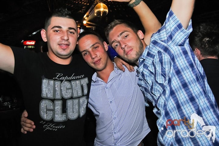 Non-Stop Party în Club Escape, 