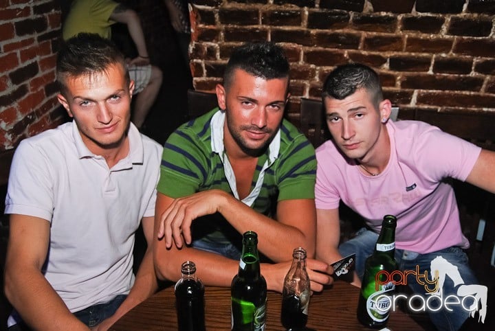 Non-Stop Party în Club Escape, 